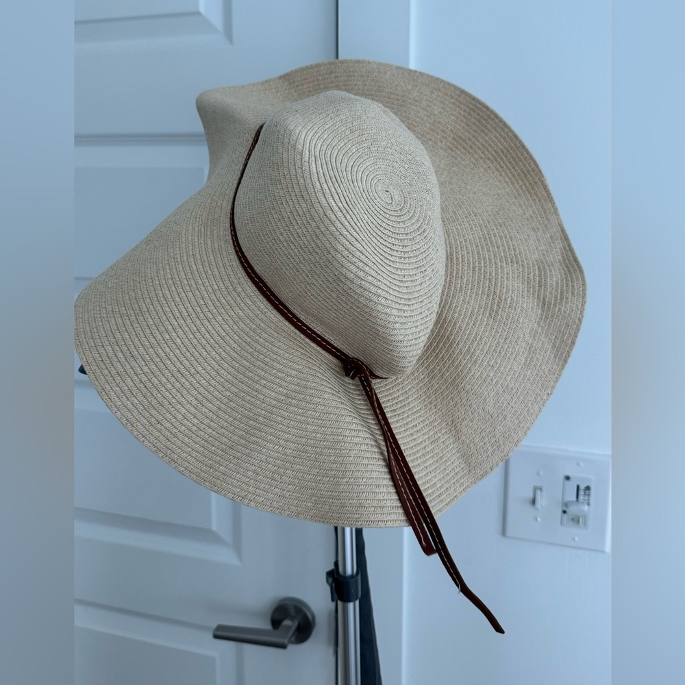 H&M brand new jute hat with bow tie